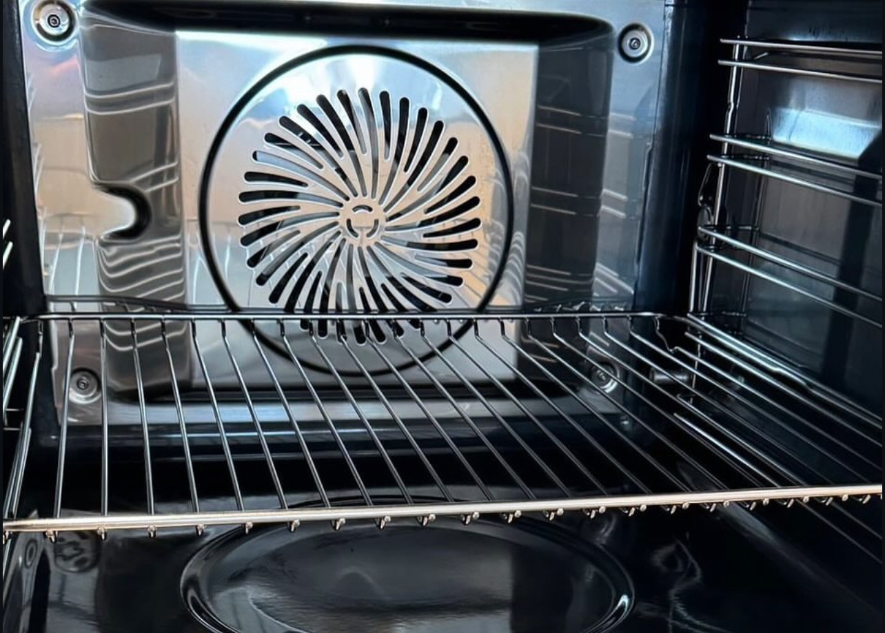 Backofen nach der Reinigung